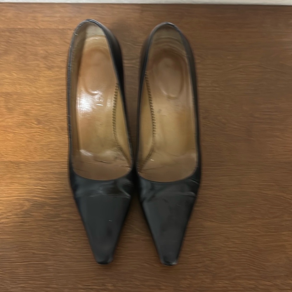 Gucci black pumps